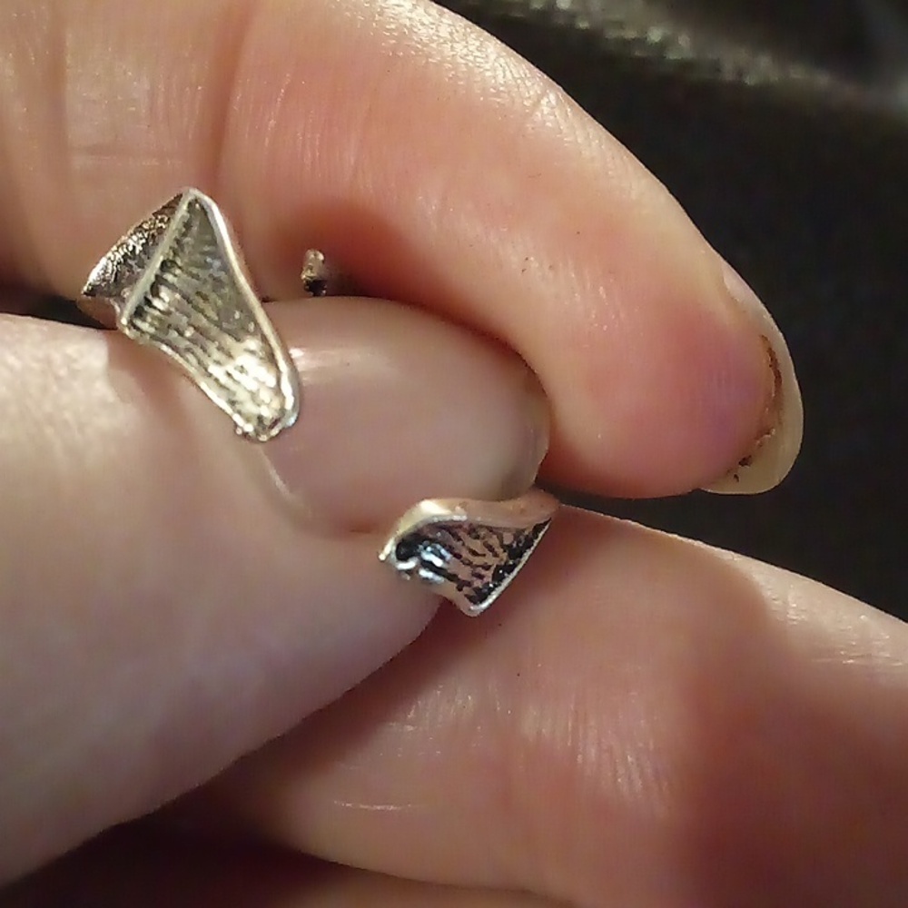 ❤️3/$10❤️NIP - Silver Tone Hollow Style New Design Ring - OS - Picture 4 of 6